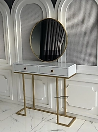 Larissa Dresuar/ Gold